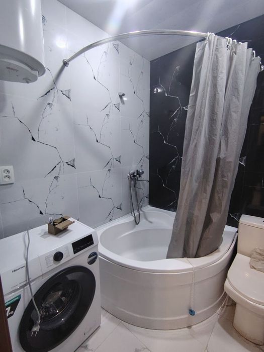 Шахар марказида жойлашган 2 хонали квартира ижарага берилади