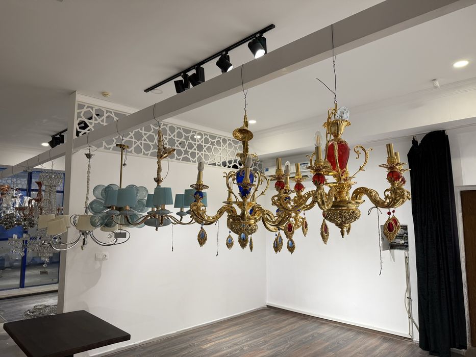 Продаются люстры и светильники