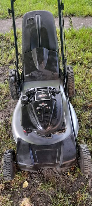Masina de tuns iarba foarte mare