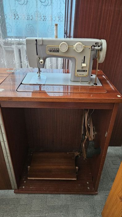 Швейная машинка Чайка