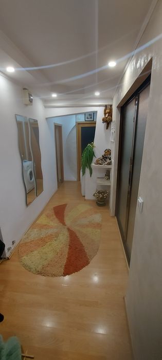 Vând apartament 3 camere