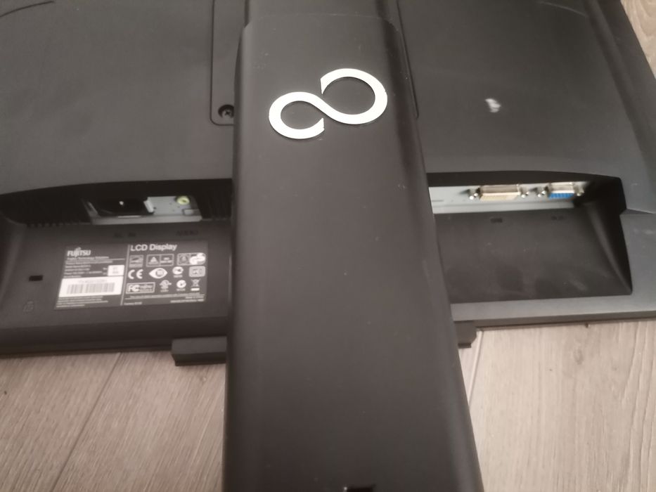 Monitor Fujitsu LCD   model b22w-6