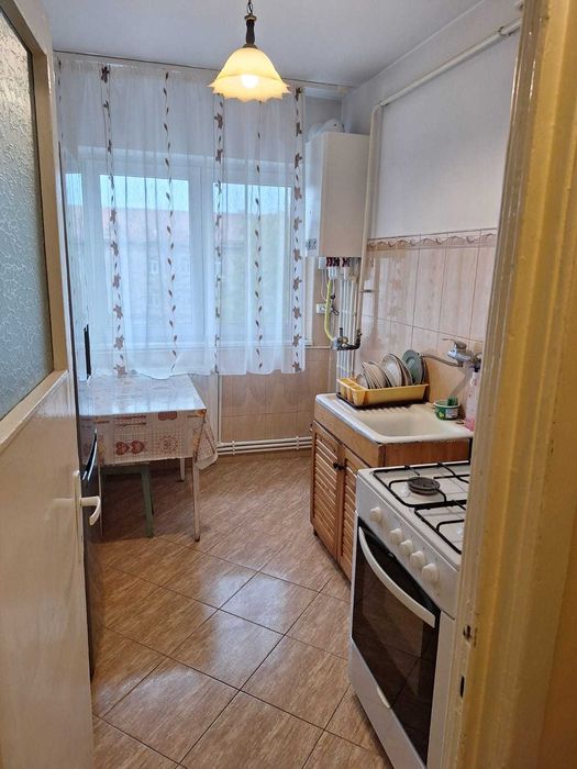 Proprietar vând apartament 2 camere zona Centrala bloc fara bulina