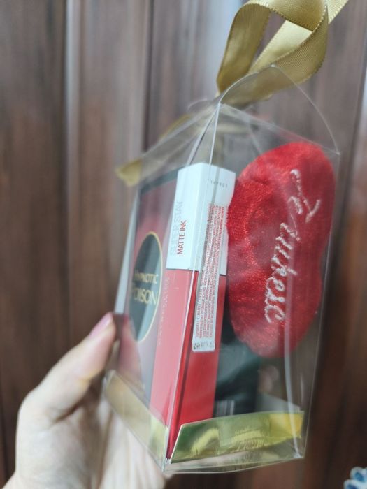 Set cadou pentru femei parfum+ruj Maybelline + inimioara de plus
