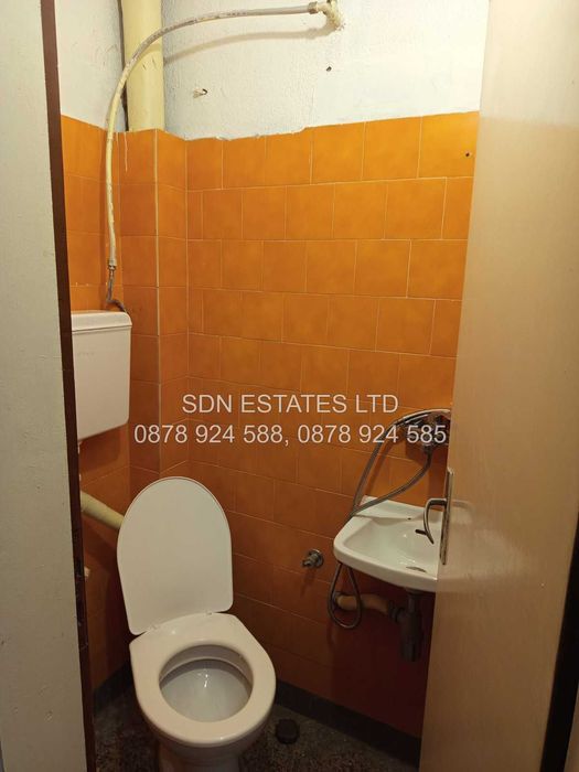 Продава четиристаен апартамент в центъра на града