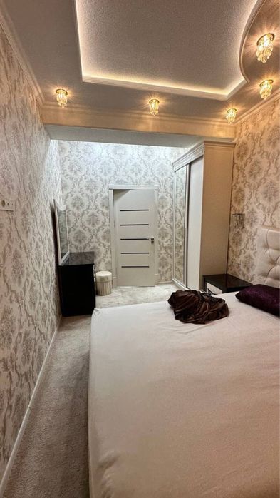 Ижарага берилади 3 хонали 5 этаж 500$. Адрес Аэропорт.