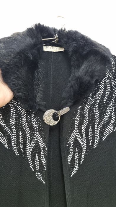 Аёллар учун пончо сотилади.