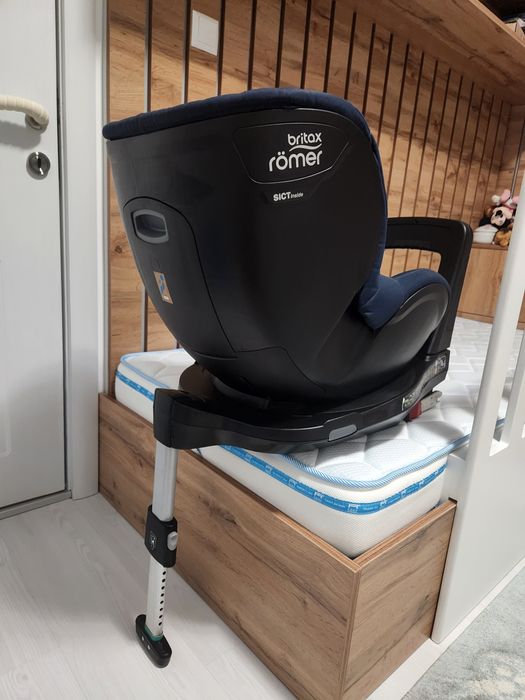 Стол за кола ISOFIX Britax Romer Swingfix M i-Size + ПОДАРЪК