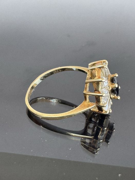 Inel din aur, safir si cubic zirconia