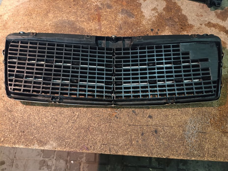 Решетка радиатора w210