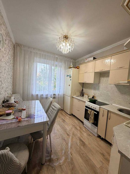 Продам 3-х ком. на Сатпаева 8