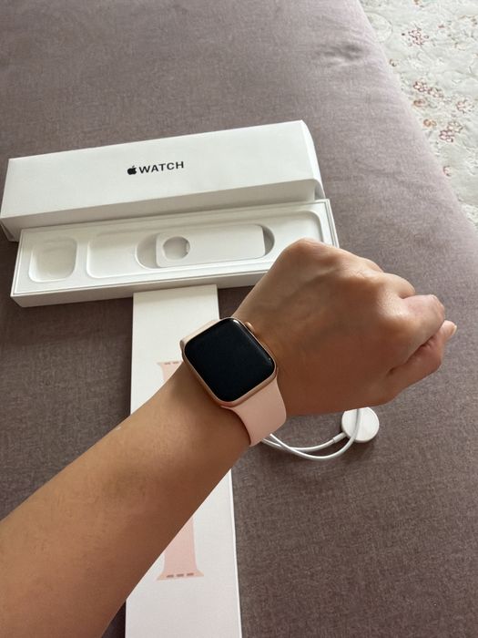 Часы Apple Watch 5 SE