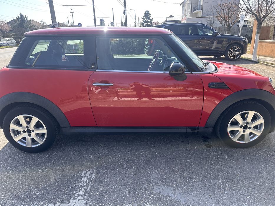 Vand Mini Cooper-N model ME31  an 2007 benzinar,95 cai ,motor 1.4