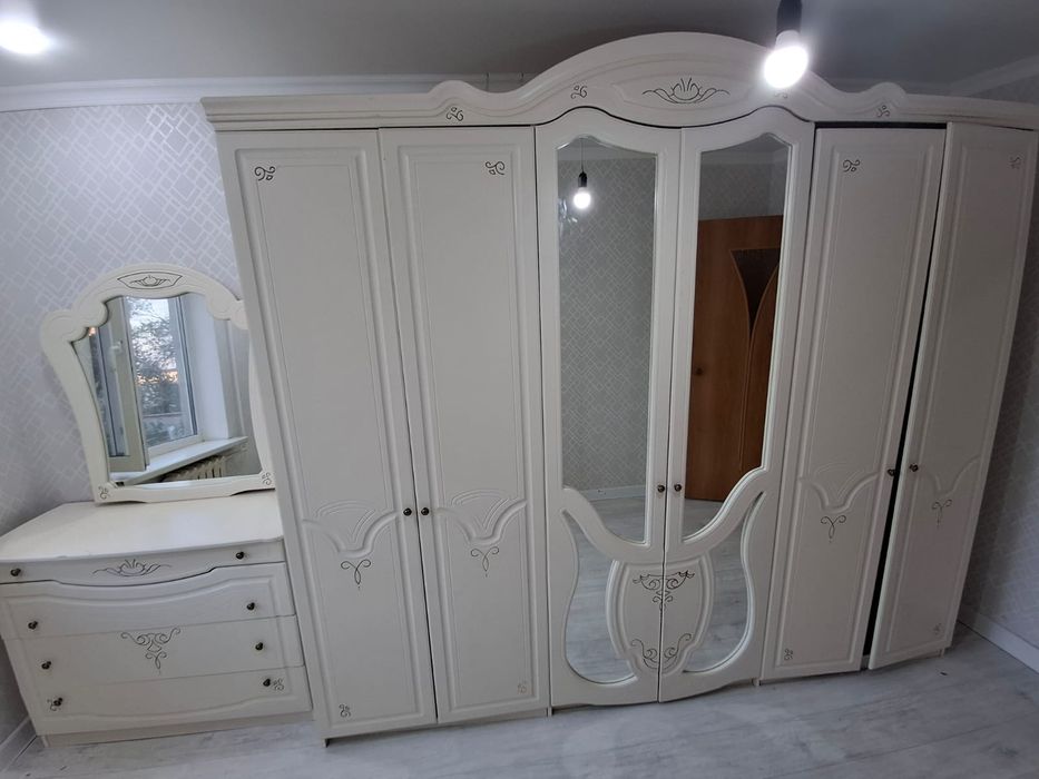 Шкаф,  тумочка,  зеркало