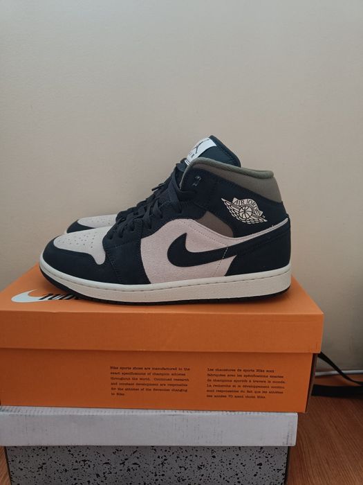Jordan 1 mid SE Navy Blue/Olive/Beige