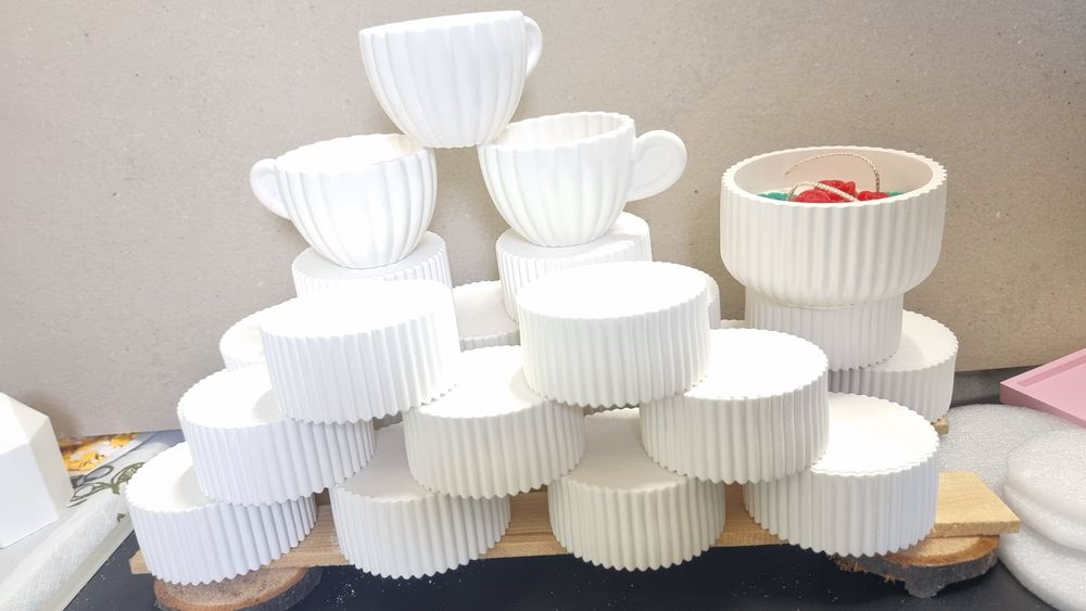 Керамични фигурки, кашпи  и свещници