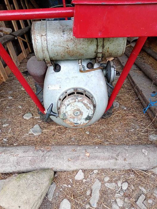 Vând cositoare rotax in stare foarte bună.