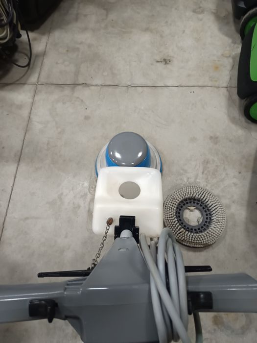 Едно дискова подопочистваща машина