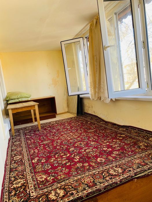 Аренда квартира Чирчик 2 хонали узимники 200 $ 2-этаж Актябрь бозор