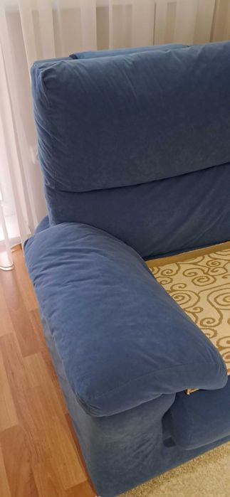 Vând canapele foarte bine întreținute dimensiunile: lungimi 185cm și 155cm cu latime de 90cm