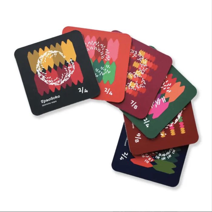 Подложки за чаши с традиционни хора̀