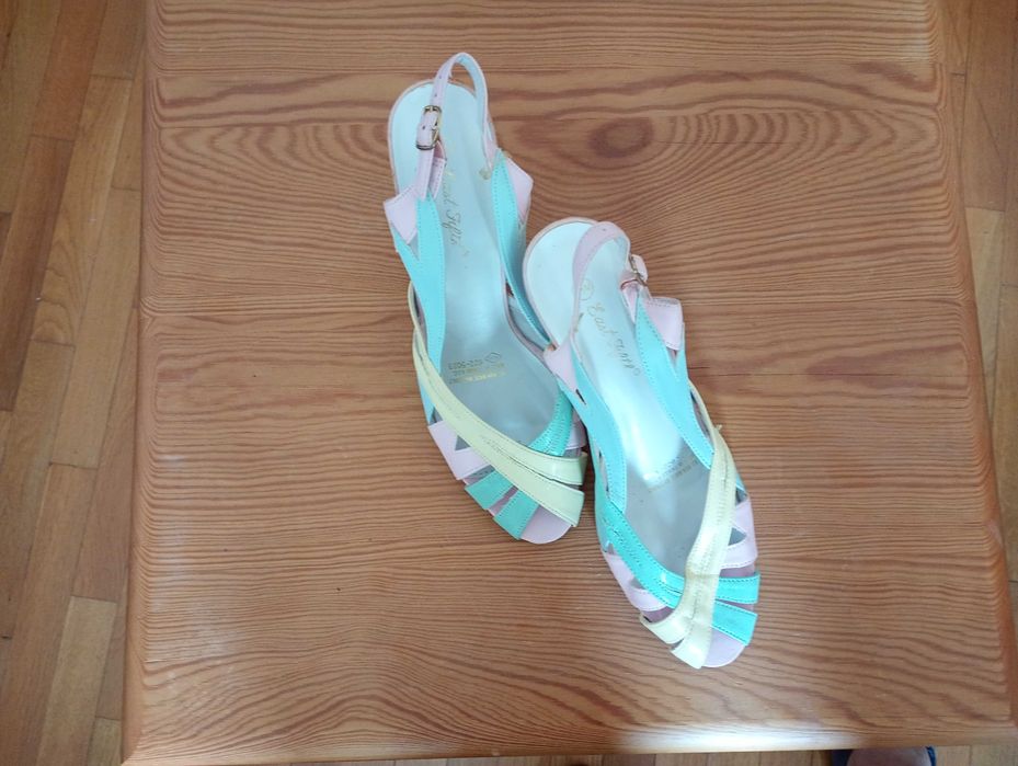 Дамски сандали с ток