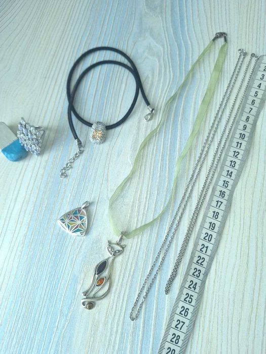 Серебряные сережки, кольцо, кулоны и подвески