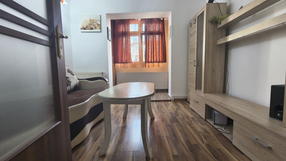 Închiriez apartament