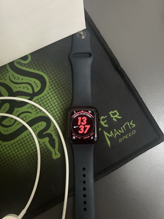 Продам Apple Watch SE 2 (2 поколение)