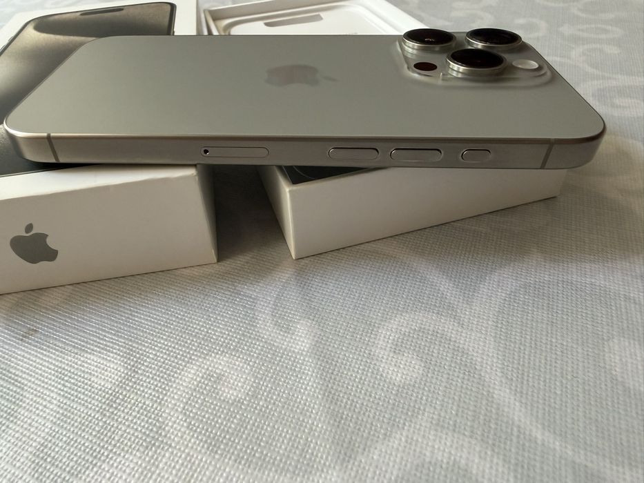 iPhone 15 Pro -Titanium