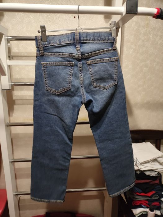 Джинсы детские на 5-7 лет.