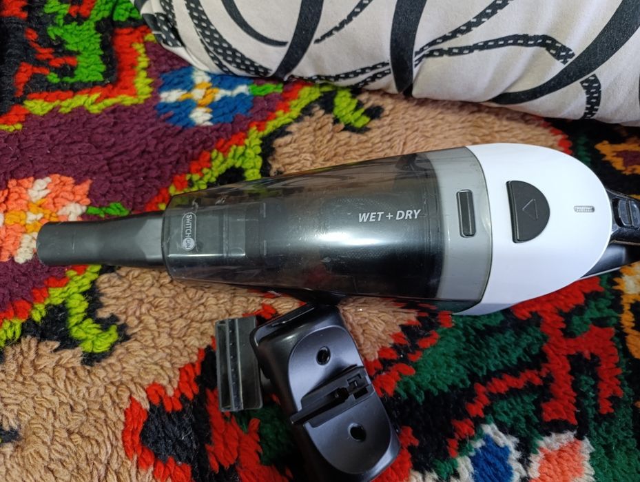 Продавам мини прахосмукачка Swich on