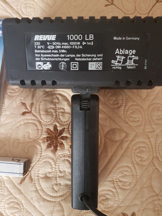 Proiectoare, 220 v si  12 v