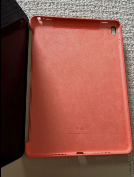 iPad Pro 9.7 inch с оригинален калъф