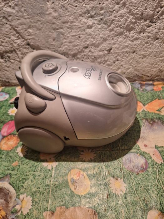 Vând aspirator  Samsung