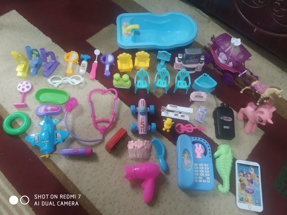 Домики и игрушки все 200000 сум