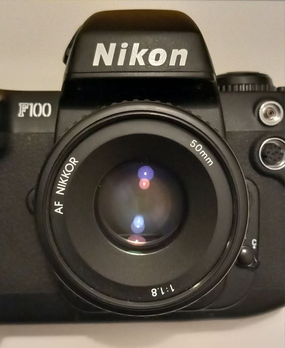 Aparat foto film Nikon F100, doar body, fără obiectiv
