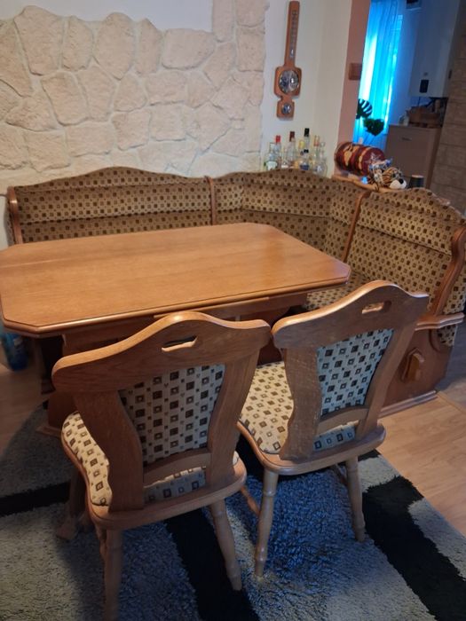 Vând Colțar cu masă extensibila și 4 scaunene