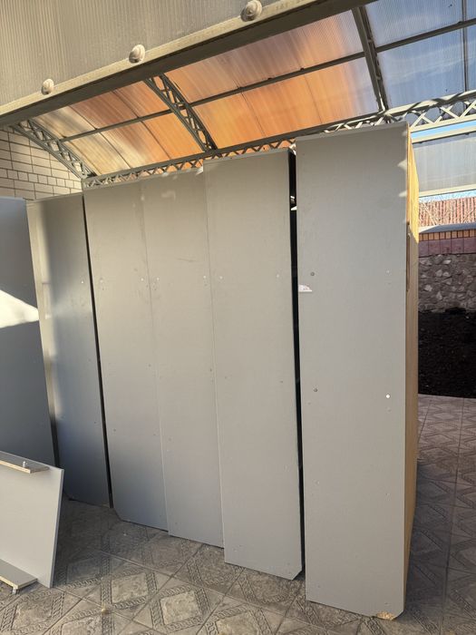 Деревянные торговые стеллажи