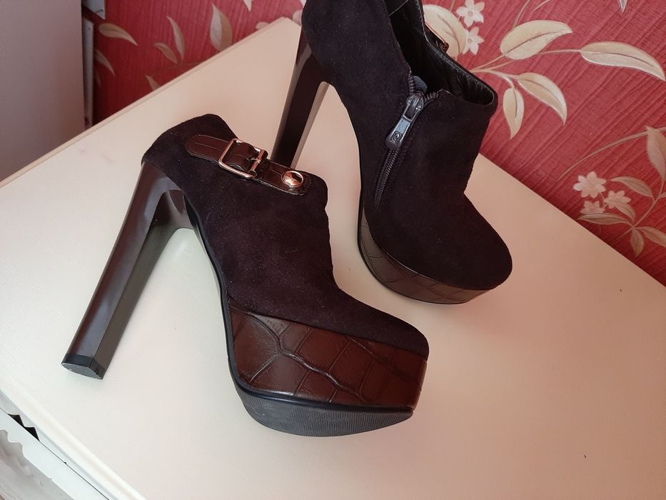 Продаю ботильоны