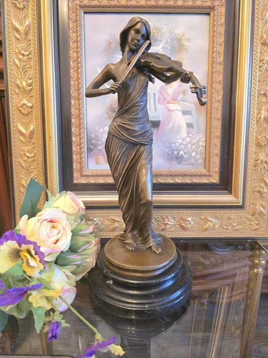 Statueta din bronz,Violonista.