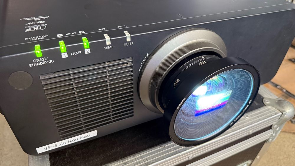 Videoproiector PANASONIC PT-DZ870E - 8500AINSI - 0.5-0.8X