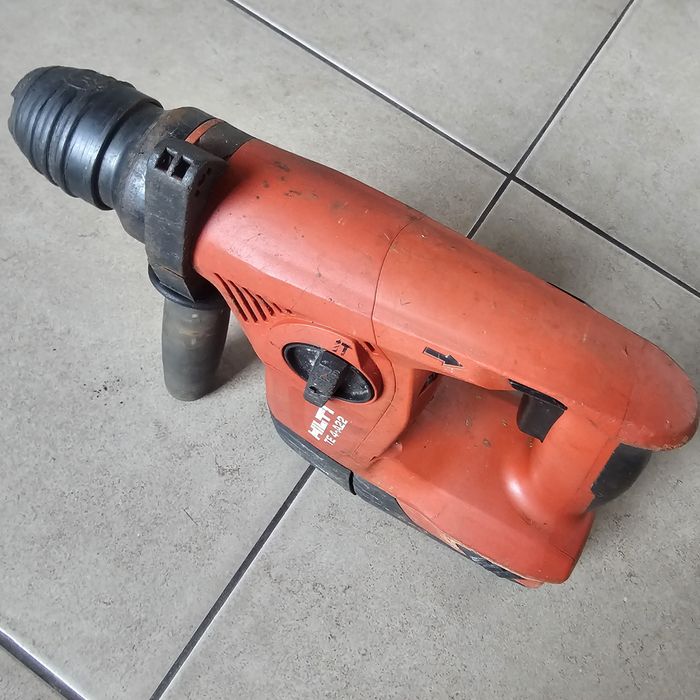 Bormasina  cu percutie Hilti TE 4-A22(acumulator defect)