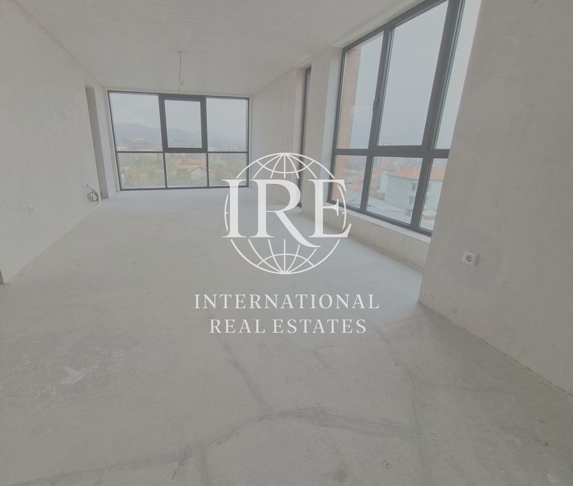 Продава се Четиристаен апартамент в Варна, Бриз - 156 кв.м за 1239 €/кв.м - Снимка #2