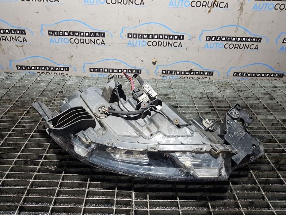 Far Stanga Mitsubishi Outlander III Facelift 2015 - 2018 SUV 4 Usi (810) Xenon