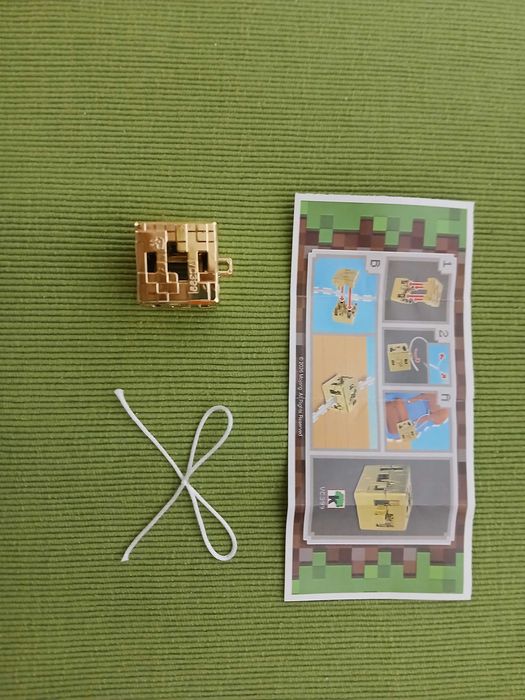 Золотой куб из Kinder joy Minecraft