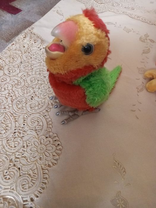 Игрушка попугай в отличном состоянии