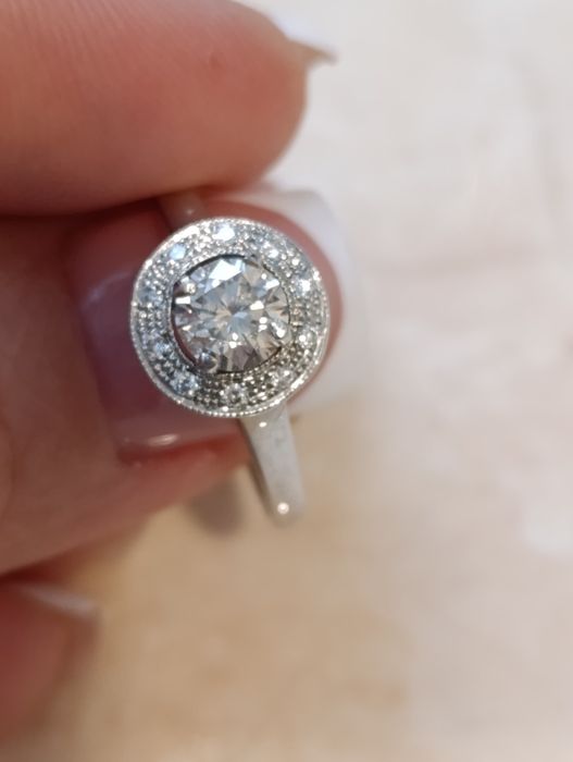 Кольцо с крупным бриллиантом 0,5 карат.