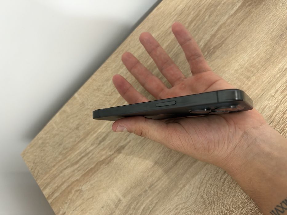 Vand iphone 15 pro impecabil