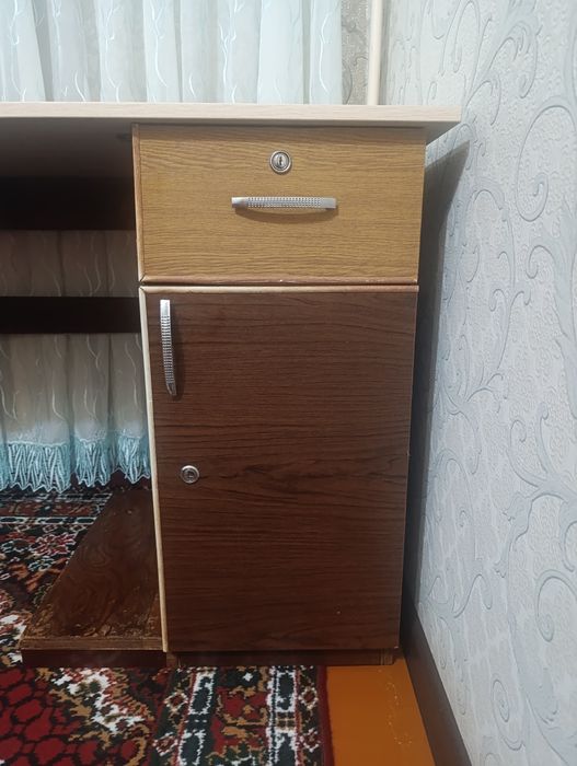 Продам письменный стол (Б/У, хориший состояние)
